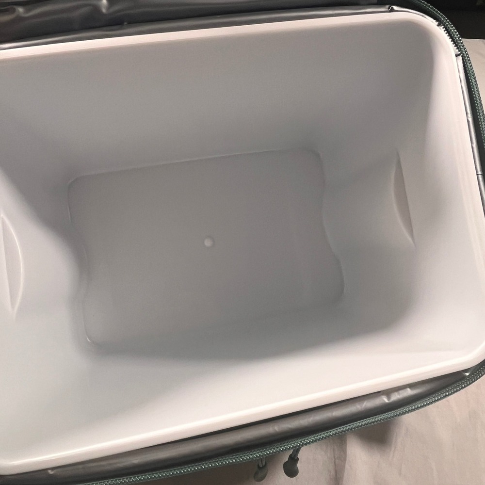 Embark Soft Sided Cooler Bag 11qt Green NEW Insulated Removable Hard Liner - Picture 5 of 10